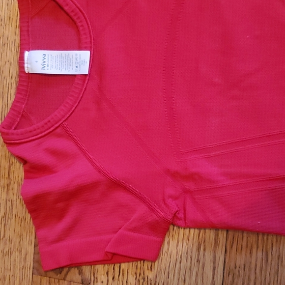 Ivivva red t-shirt - Picture 3 of 4